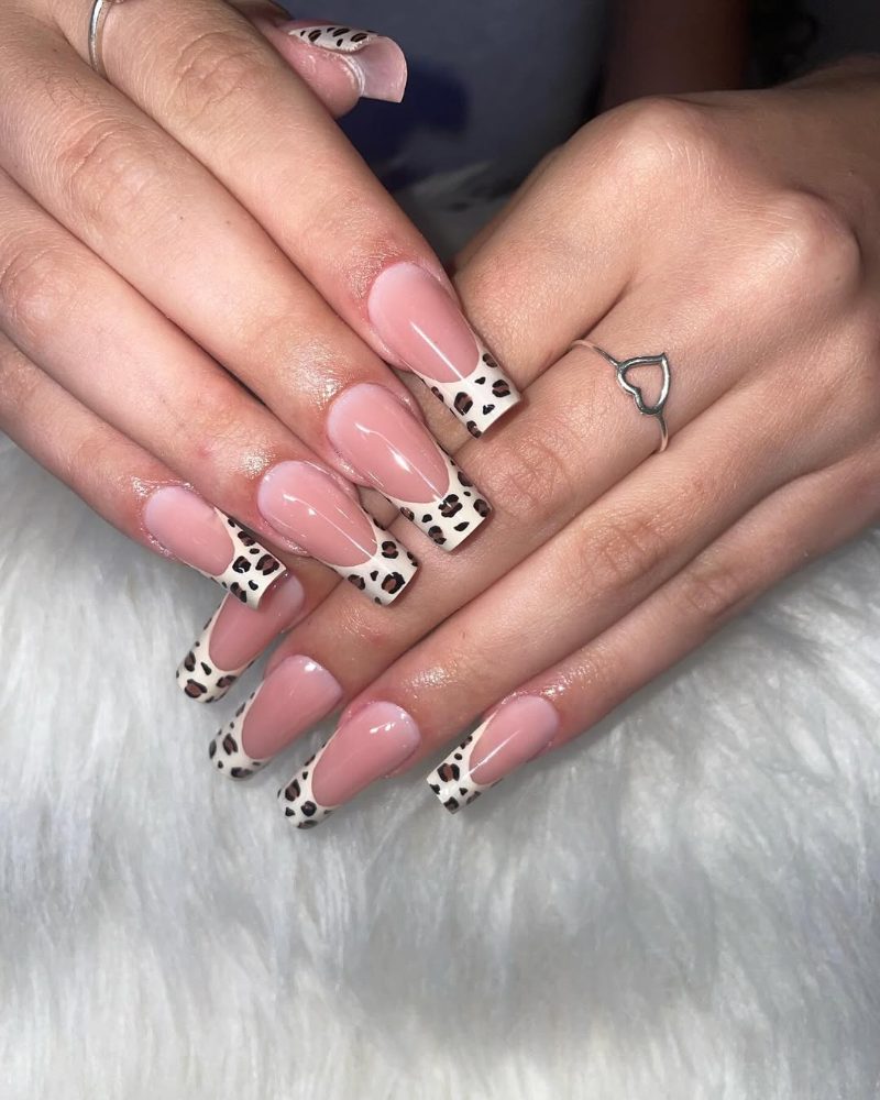 Nail art mucca bianca e nera
