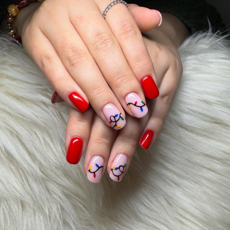 Rosso pieno e nail art a linee
